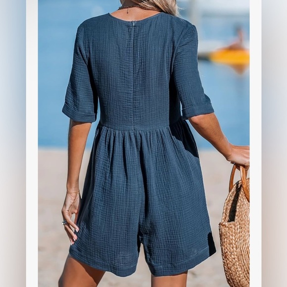 Beautiful navy romper by Cupshe. Size XL - Picture 2 of 2